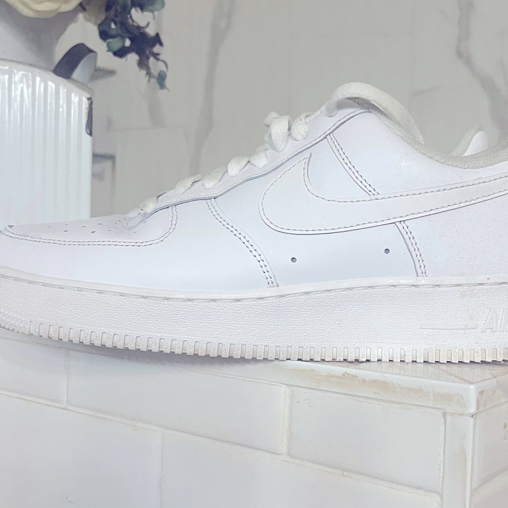 Nike Air Force One’s size 9.5